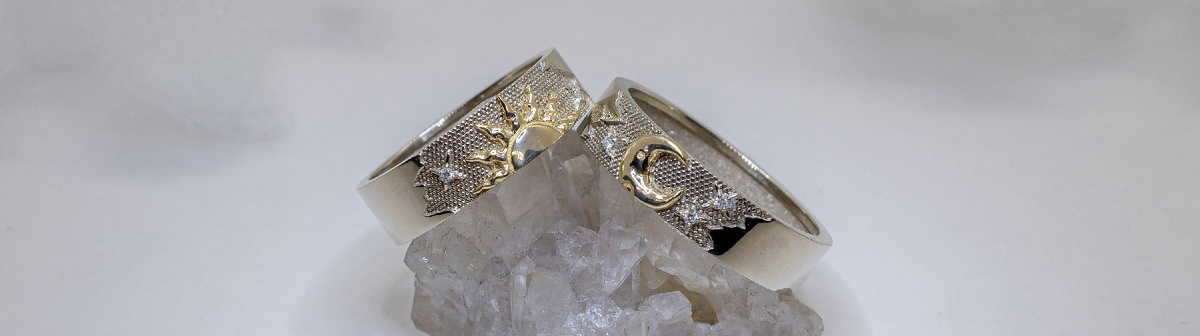 Золотые обручальные кольца с бриллиантами “Солнце и Луна”