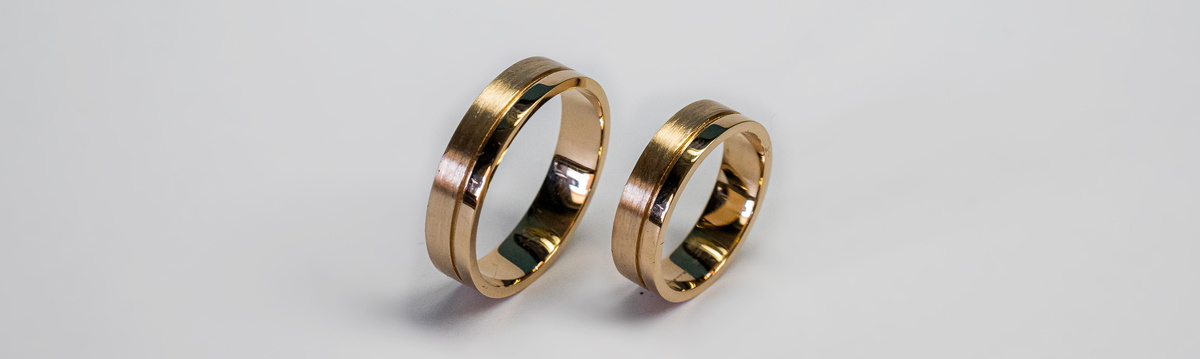 Золотые геометричные обручальные кольца Терракот