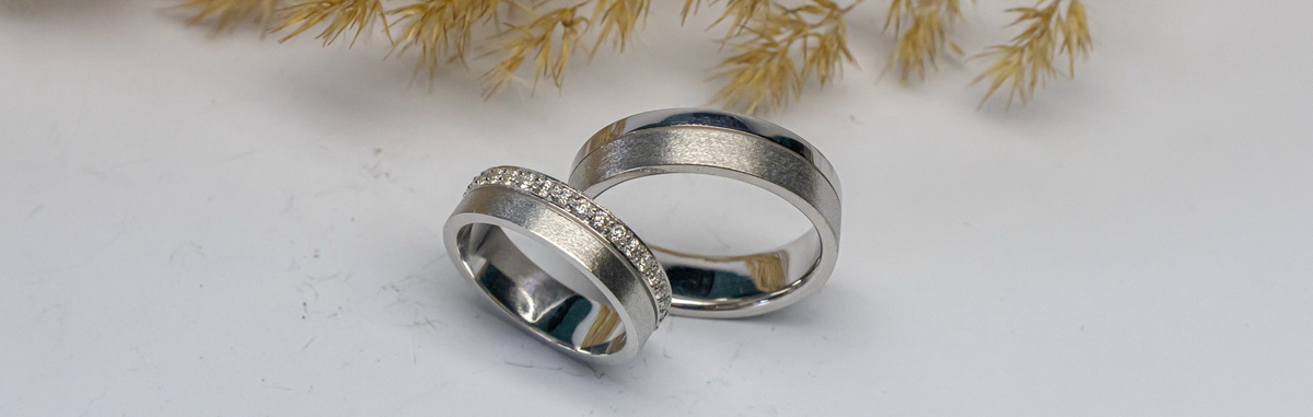 Золотые кольца с бриллиантами «Лилу»