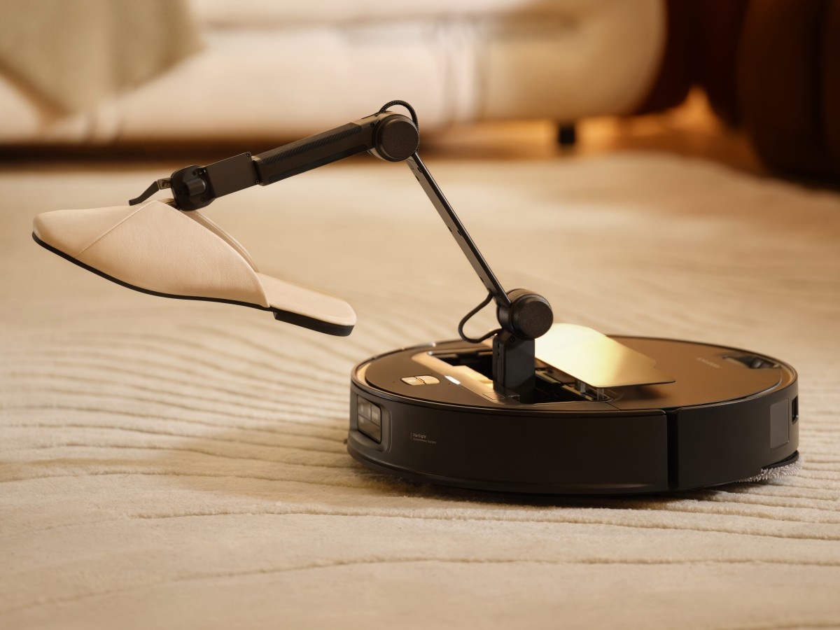    Roborock Saros Z70 с «роборукой» представили в России