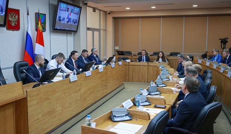    Вопрос об отмене пошлин на сою и кукурузу озвучен во время совещания в Приморье с представителями Совета Федерации