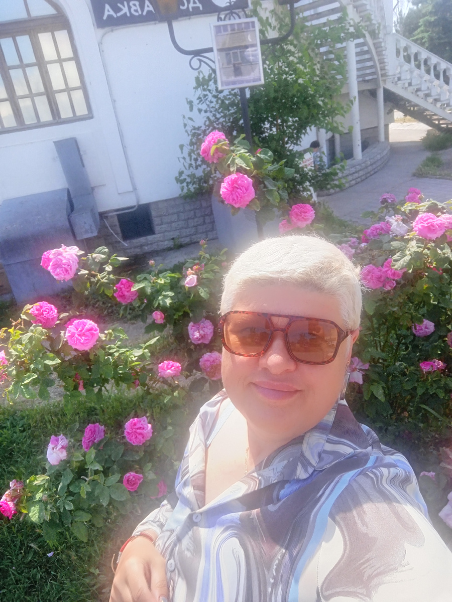 Вот, именно так и делают селфи бабульки: на "мутную камеру"!😆