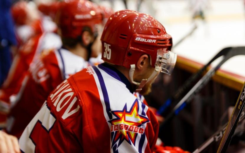    Хоккейная «Ижсталь» рассталась с 11 игроками