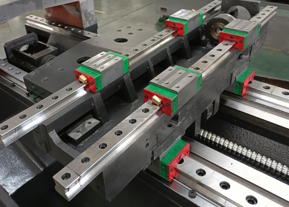 Роликовые направляющие качения Hiwin