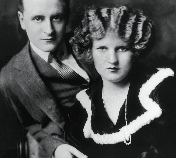 Автобиографический роман о "беспутной жизни" Фрэнсиса Скотта Фицджеральда: "Прекрасные и проклятые".