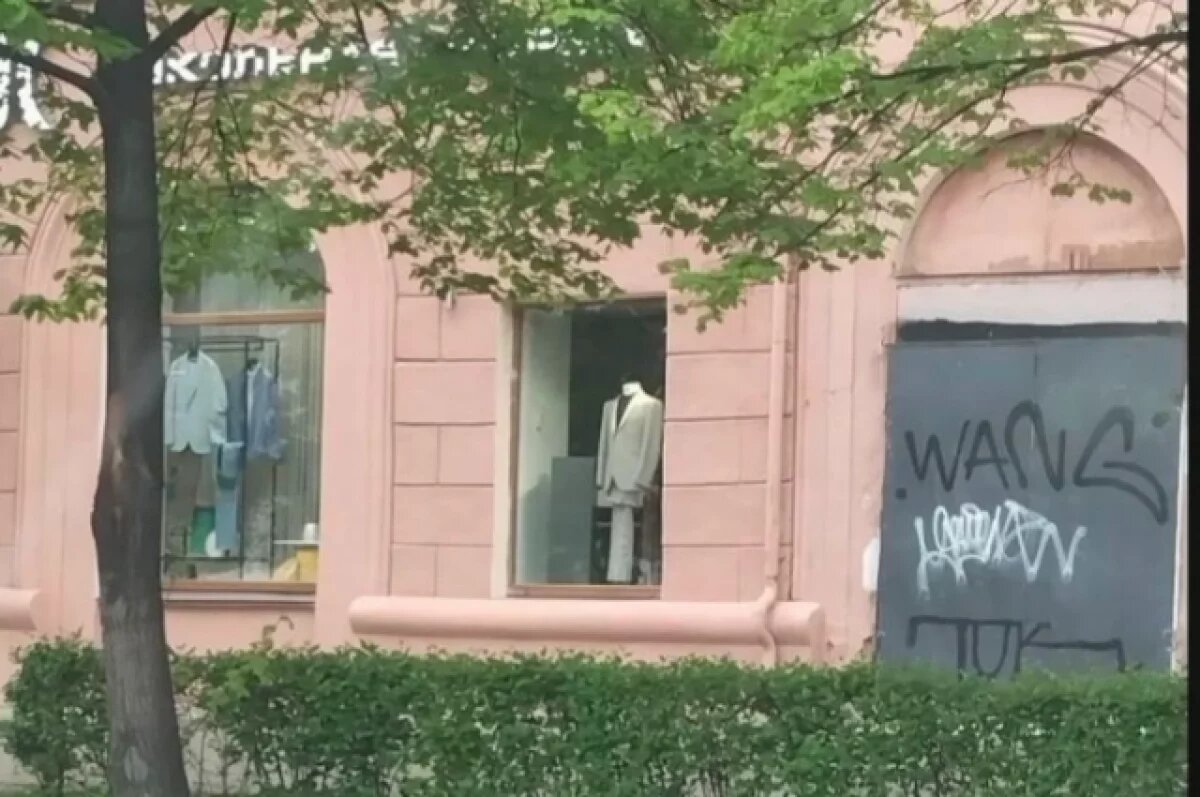    В Челябинске нашли и наказали вандала, портящего арт-объекты и стены зданий