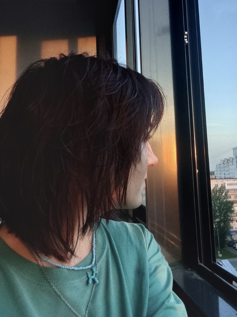 На закат смотрю, как обычно 