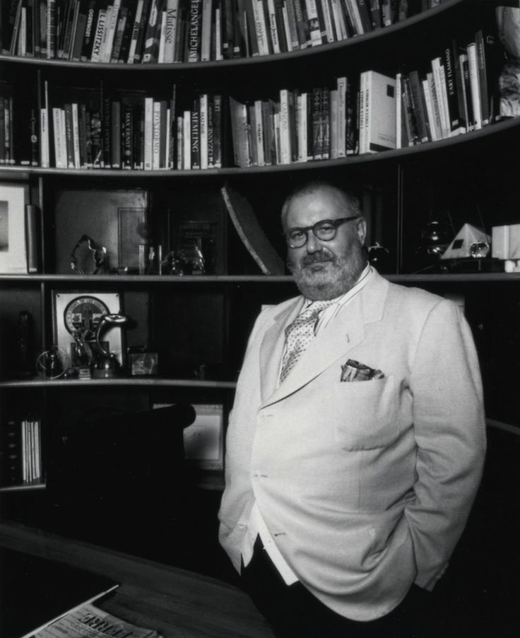 Джанфра́нко Ферре́ — итальянский дизайнер, которого называли архитектором моды.