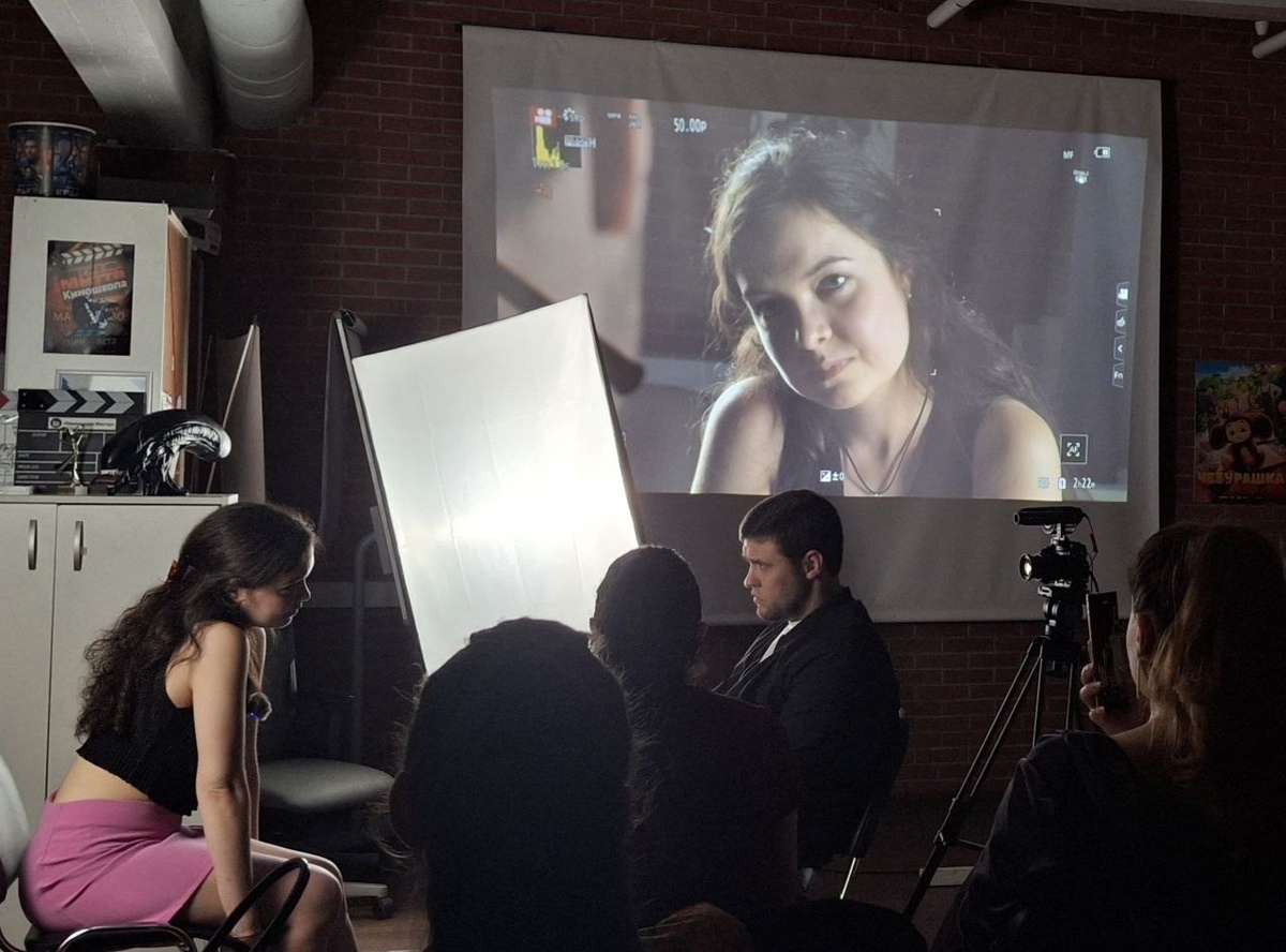 Елизавета Андриевская, работающая переводчиком в консалтинговой компании, во время кинопроб созжгла взглядом несколько партнёров, игравших с ней этюды.