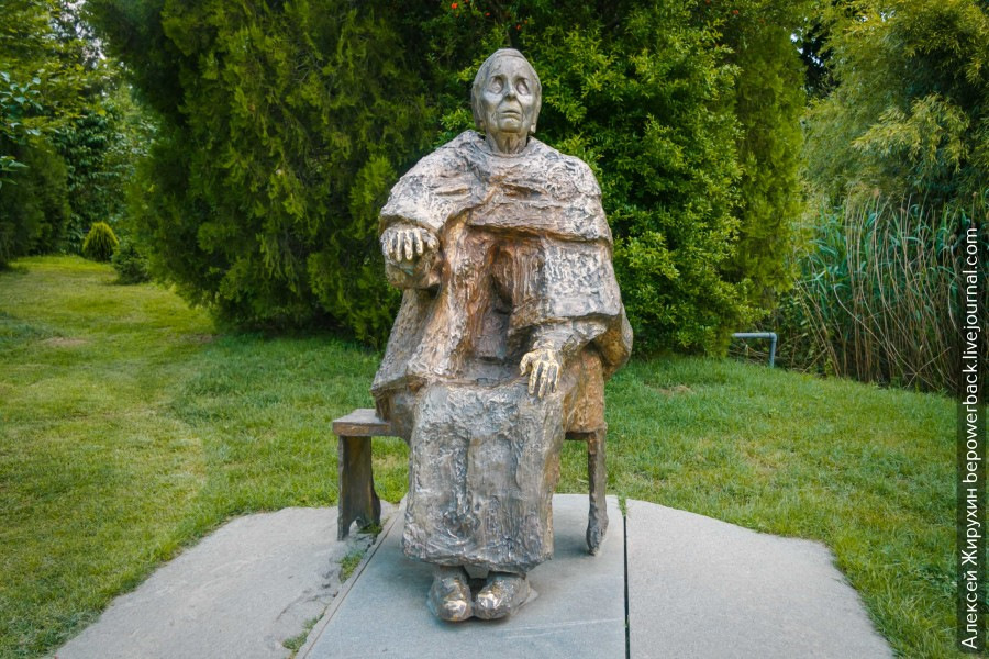 Памятник Ванги в Рупите. Фото из открытого источника