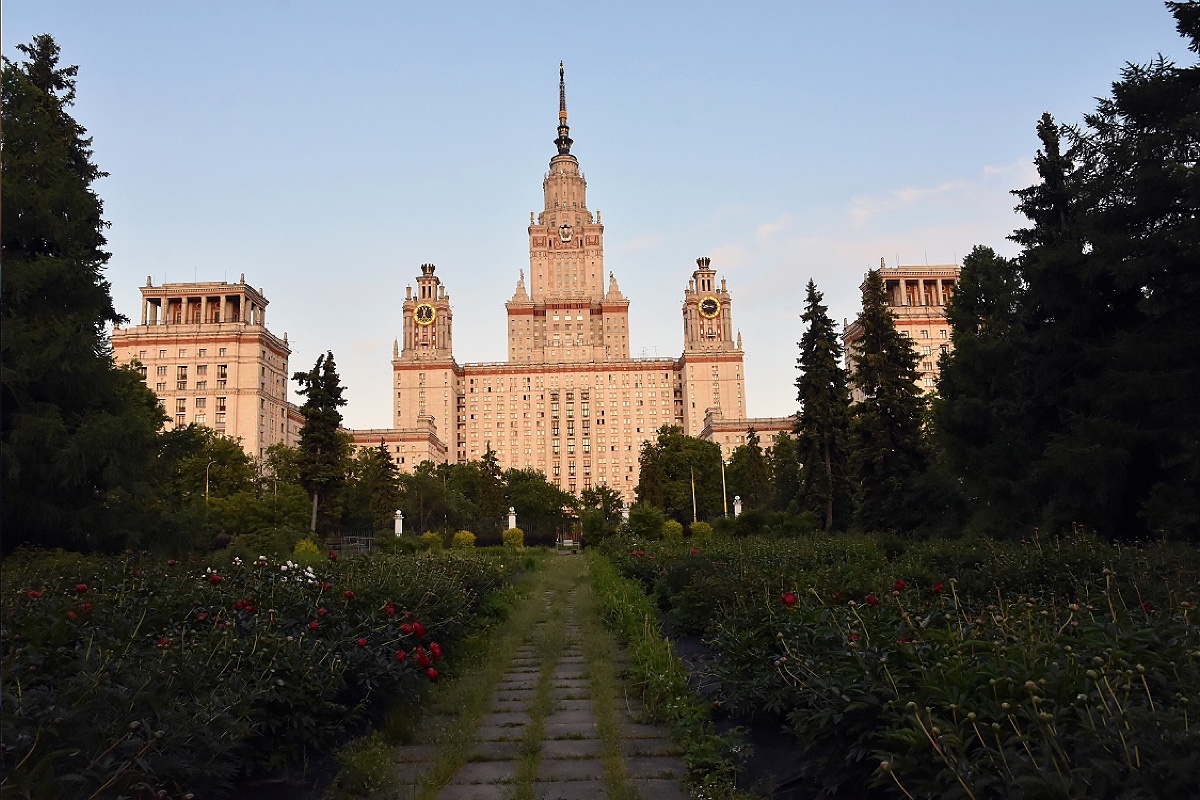 Ekaterina Bykova / Shuttersock / FOTODOM📷Главное здание Московского государственного университета имени М.В. Ломоносова