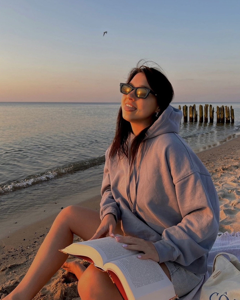 Лето в Калининграде — это когда загар не получается, зато ты наконец дочитываешь книгу на пляже.