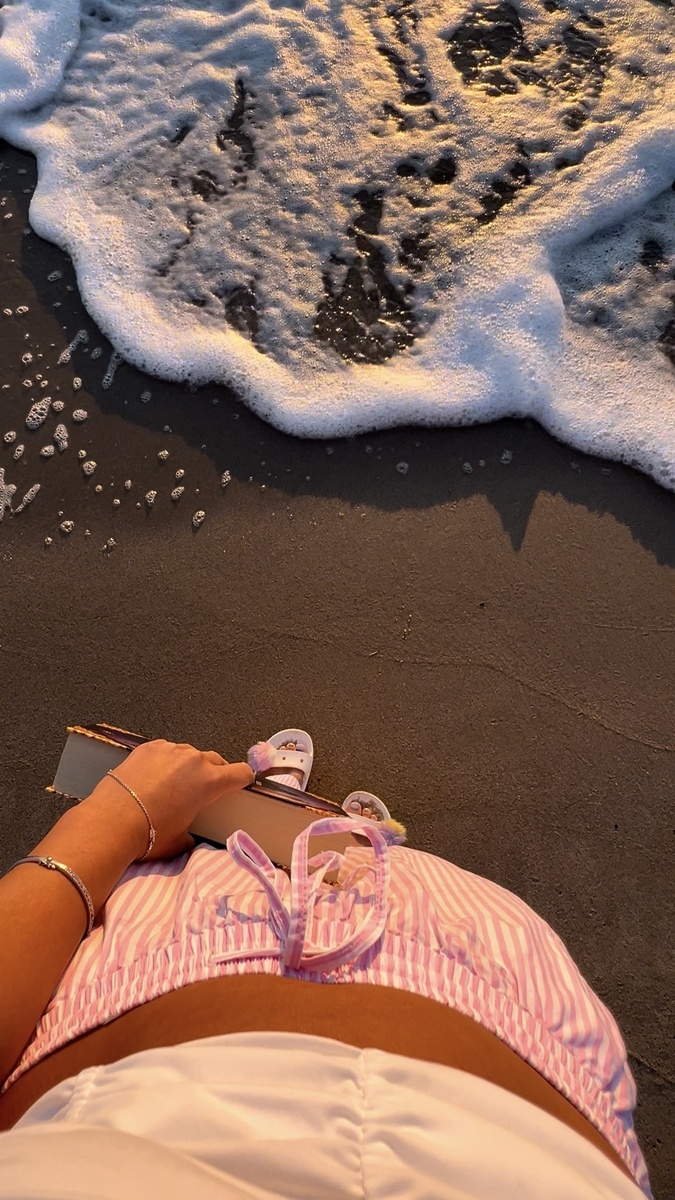 Калининградское лето — идеальное время для книжного марафона на пляже, а загар.  Это что-то из другого мира.