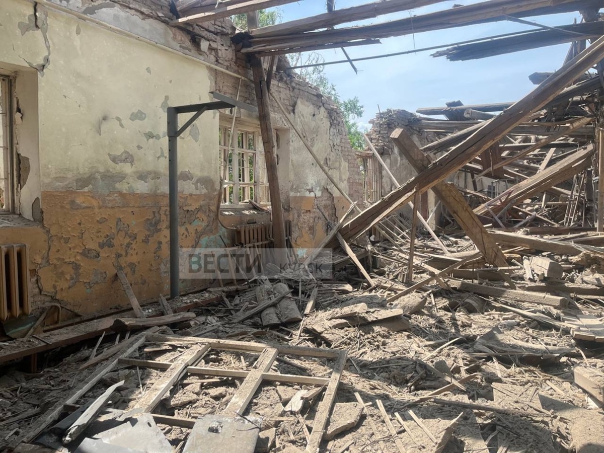    Съемочная группа "Вестей-Курск" работает в разрушенном после атаки ВСУ спортивном зале