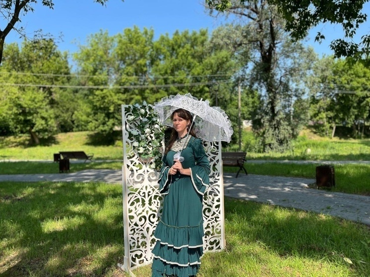     Участницы пикника на траве могли сделать тематическое фото на память в специальной фотозоне. Фото: Администрация города Мичуринска.