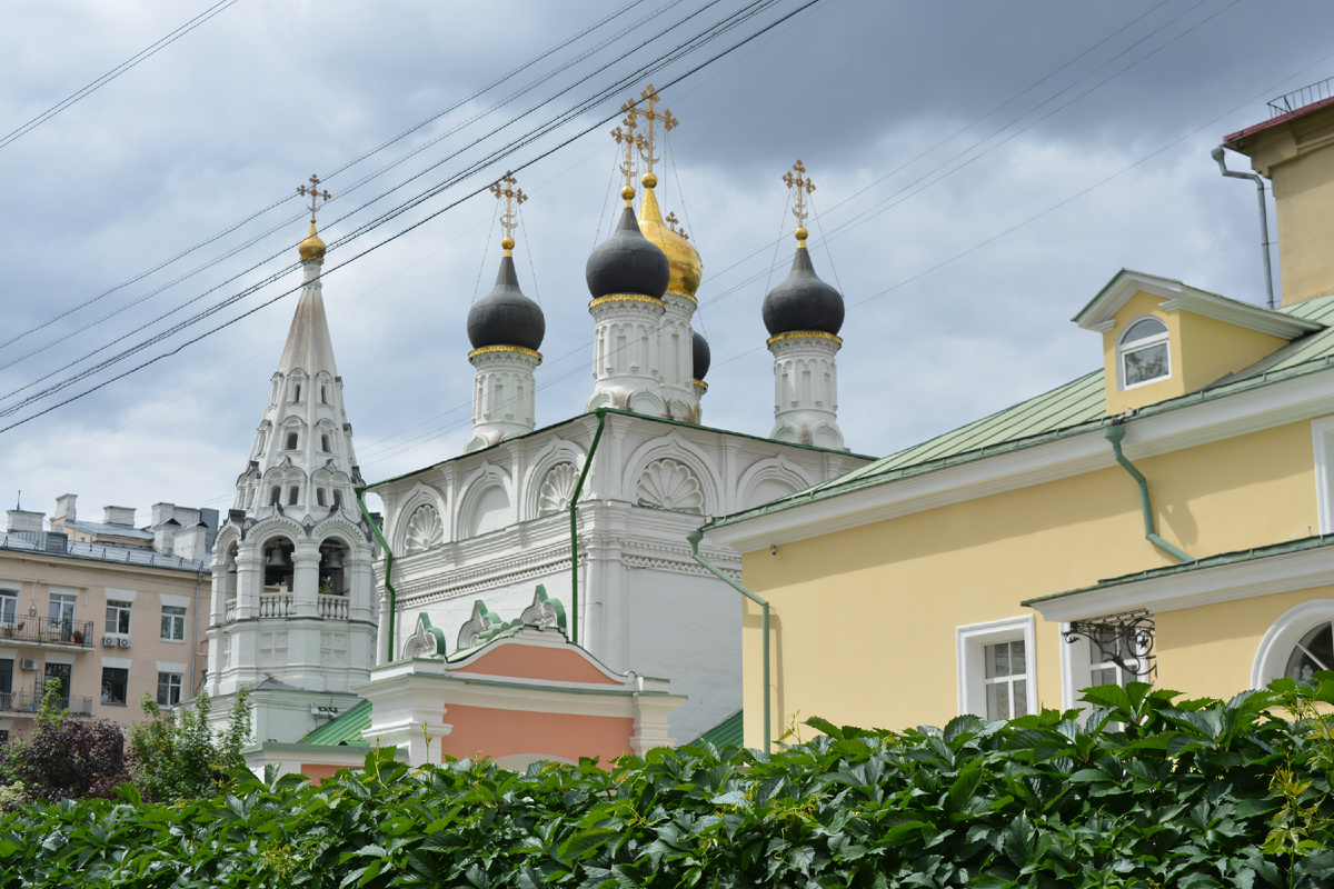 Церковь Спаса Преображения на Песках ( личное фото автора )