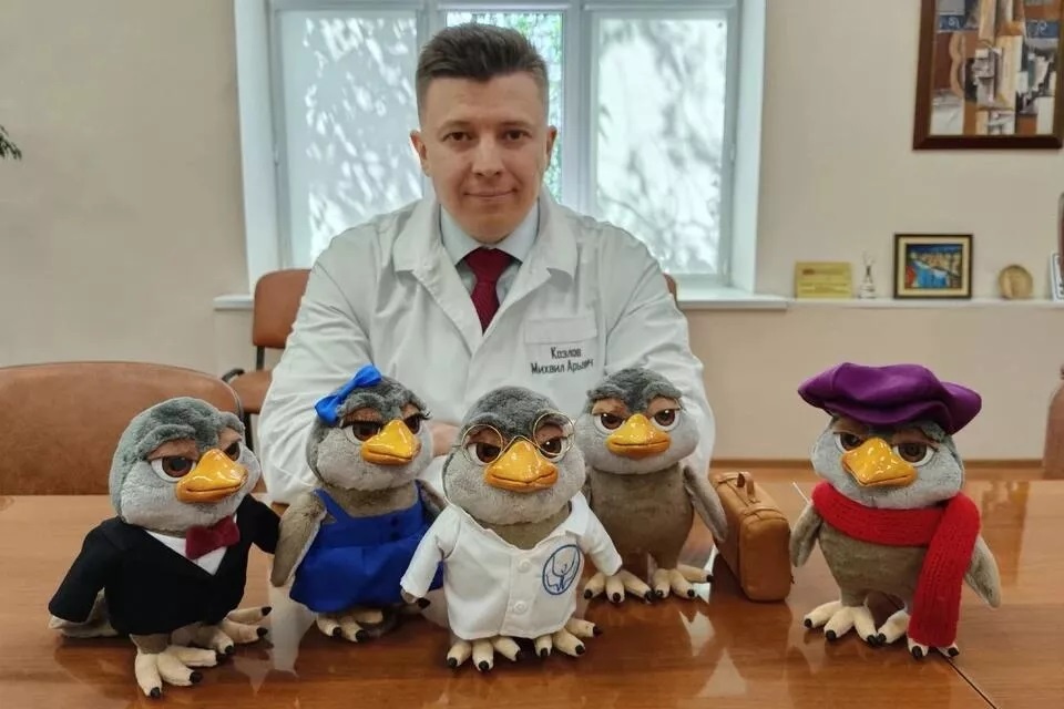 Главный психиатр Минздрава Челябинской области и семейство Кукух. Фото: пресс-служба Областной специализированной психоневрологической больницы № 1