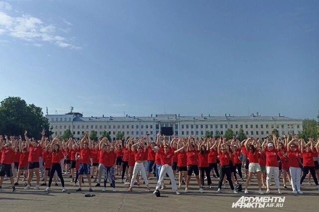    Так массовая зарядка проходила год назад. Фото: АиФ/ Марина Медведева
