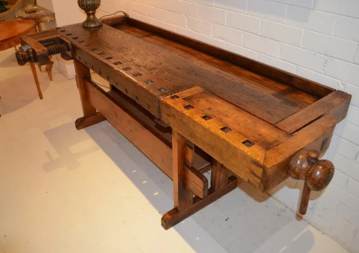 Старинный столярный верстак