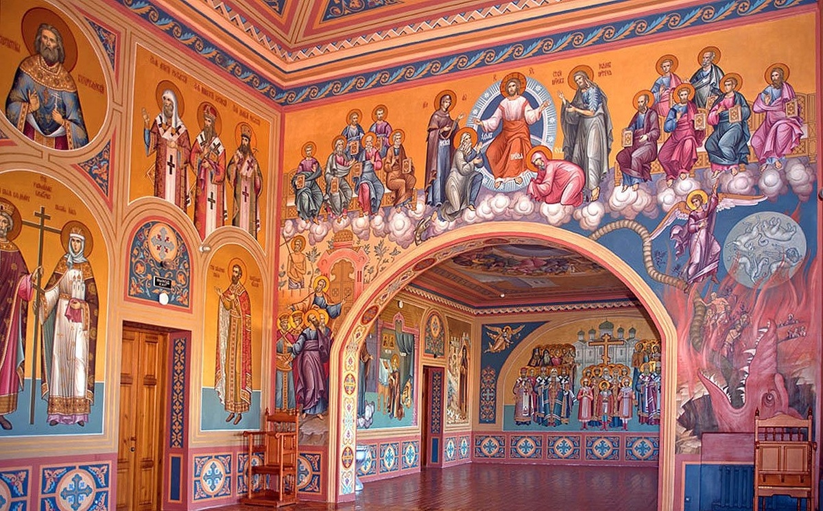 В идеале, каждый сантиметр православного храма покрывают изображения Бога, Ангелов и святых