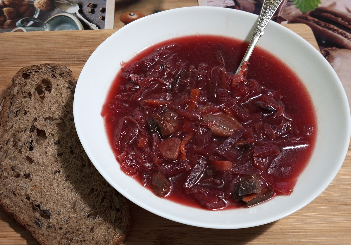    Борщ с уткой и черносливом — секрет царских поваров