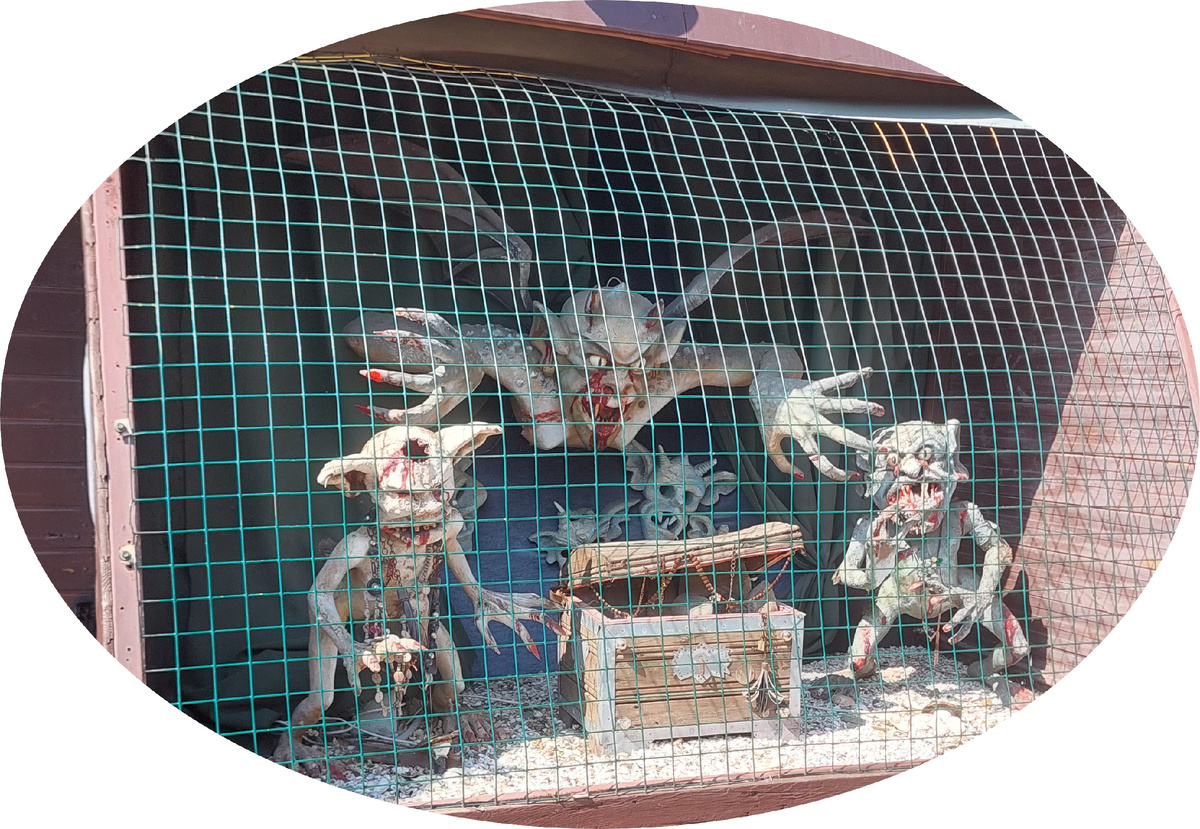 С борта пиратского корабля в парке.