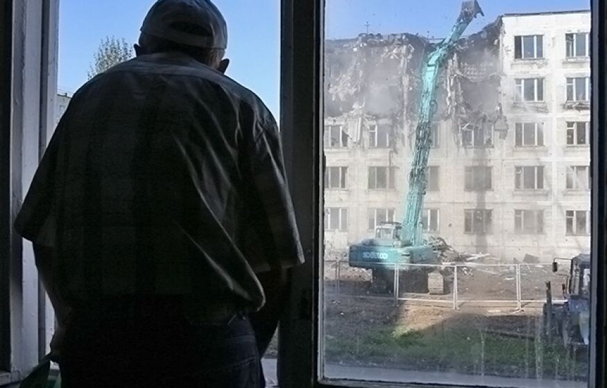    «Россияне массово отказываются от квартир. Капитализм отнимает даже минимальные социальные права»: депутат