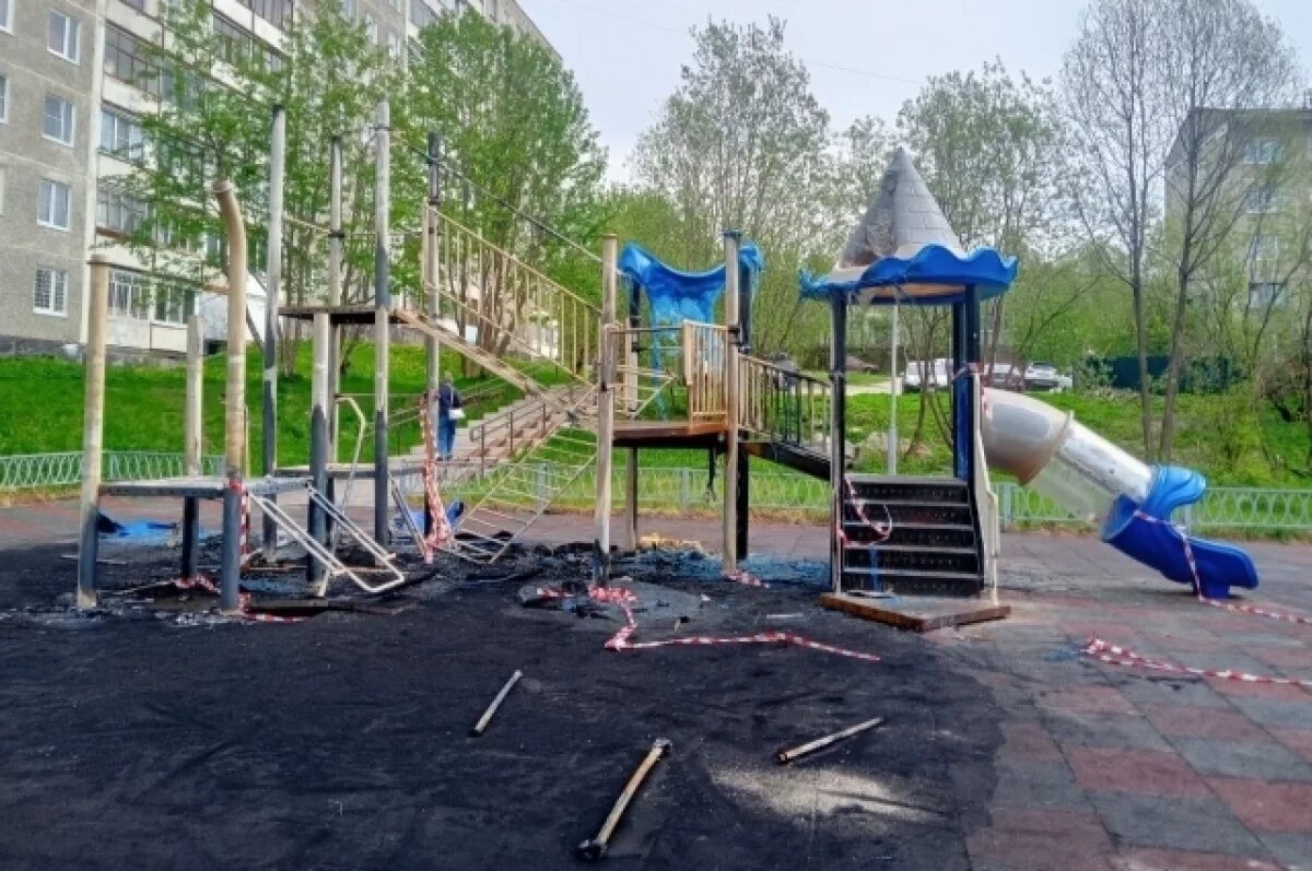    Компания, которой принадлежит детская площадка, подаст иск к родителям о возмещении причинённого ущерба.