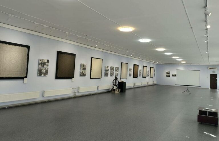    Жители Курчатова смогут увидеть великолепную экспозицию оренбургского пухового платка Андрей Севостьянов