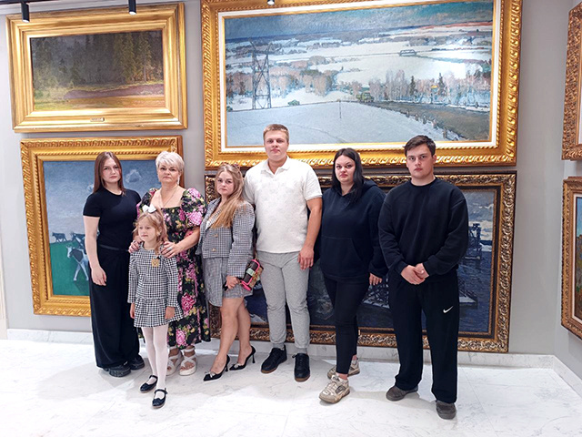 Многодетная мать из Твери получила награду из рук губернатора