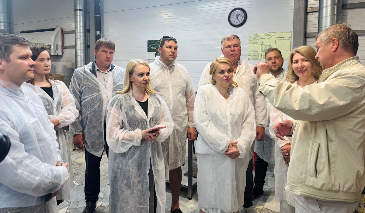     Владимир Бельков с участниками проекта. Источник: permkrai.er.ru Автор фото: Партия «Единая Россия»