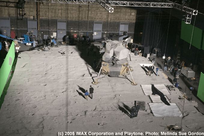 Съемка фильма про высадку на Луне на киностудии. Только это не та высадка, о которой идет речь, просто иллюстрация к данной публикации 