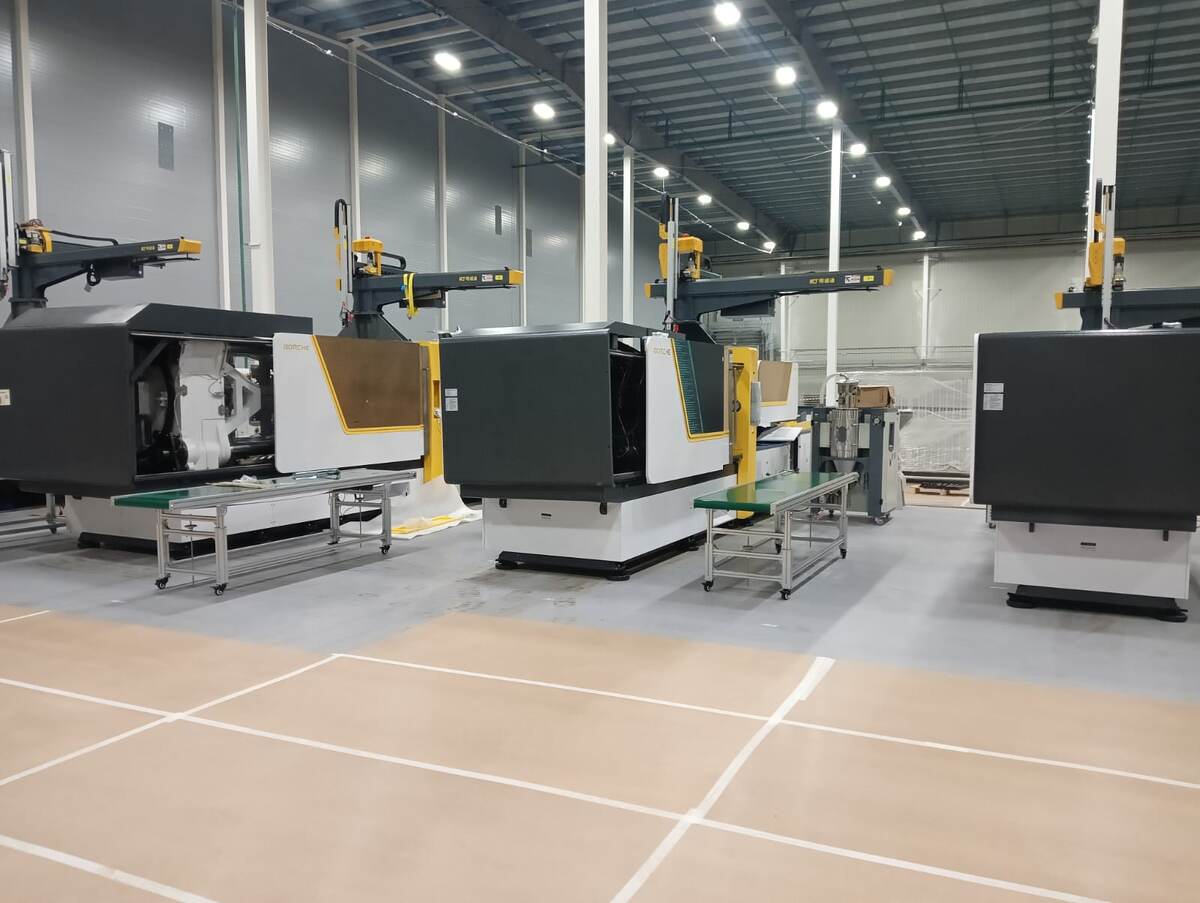 Перемещение термопластавтоматов Borche в цех в Тверской области