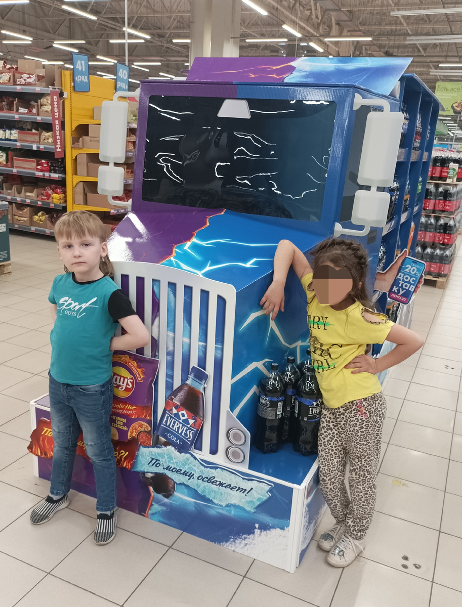 Если мне не изменяет память, эта фотка сделана в Тамбове, заходили попить купить, а то на заправках дорого. 