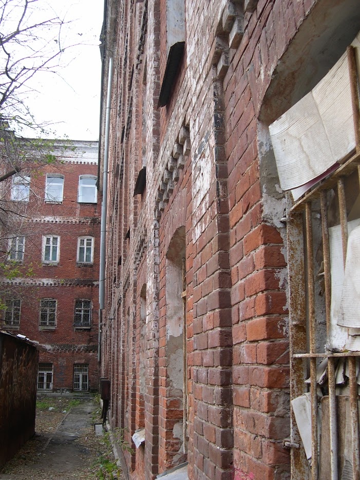 Здание бывшей самарской губернской тюрьмы, в советское время ставшей общежитием студентов-медиков, во второй половине дня 17 мая 1918 года было взято восставшими анархистами. До сих пор сохранились решётки на окнах