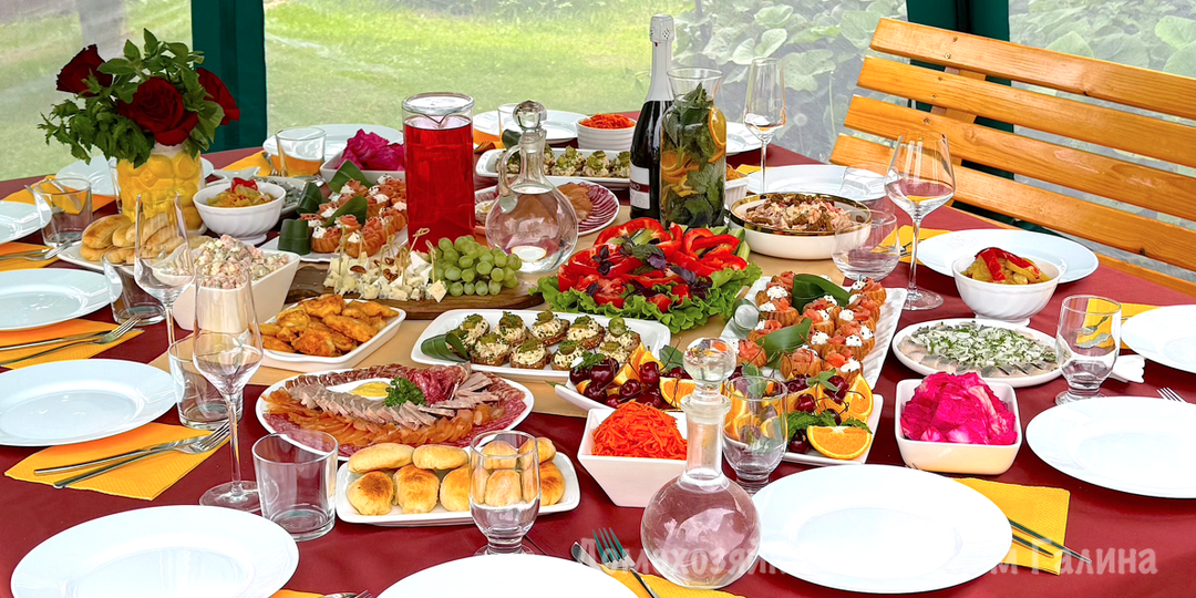 Прабабушки, прадедушки, бабушки и дедушки — никто не остался без внимания: праздничный стол