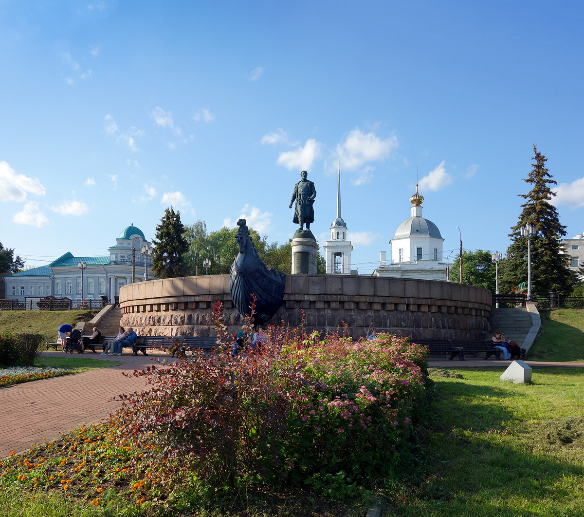 Памятник купцу, путешественнику и писателю Афанасию Никитину. Тверь. Июль 2025.