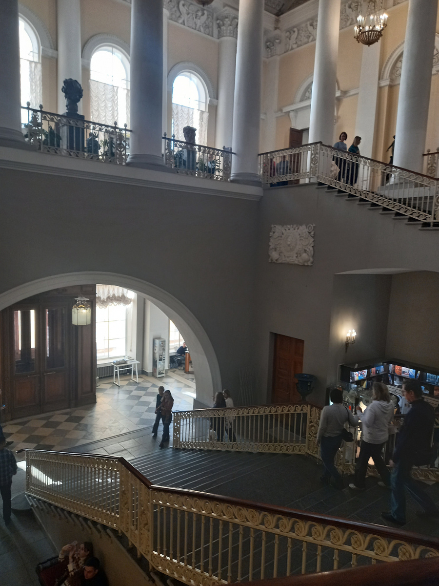 Парадная лестница Русского музея 