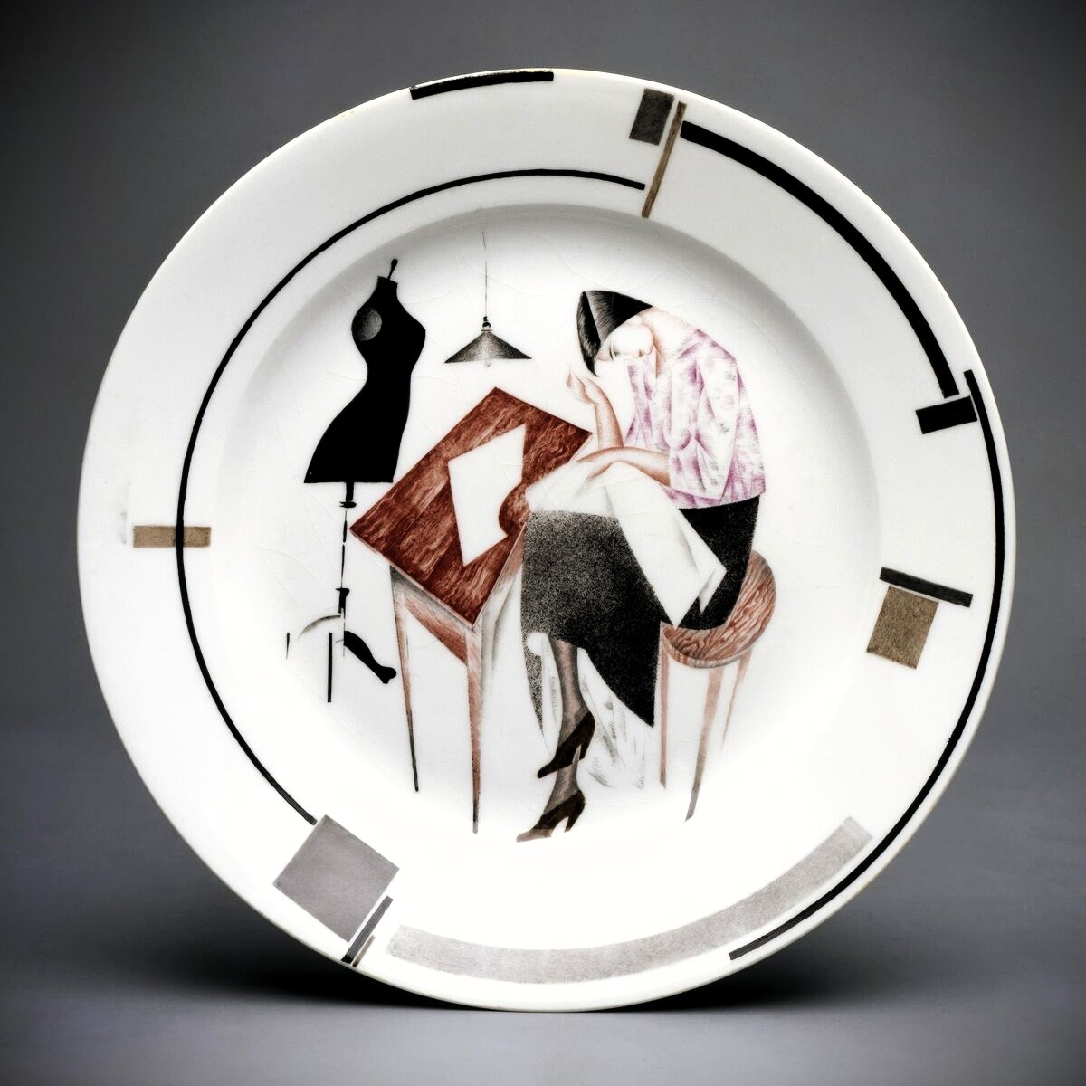 Александр Самохвалов. Тарелка Портниха. 1923. Агитационный фарфор СССР. Из открытых источников.