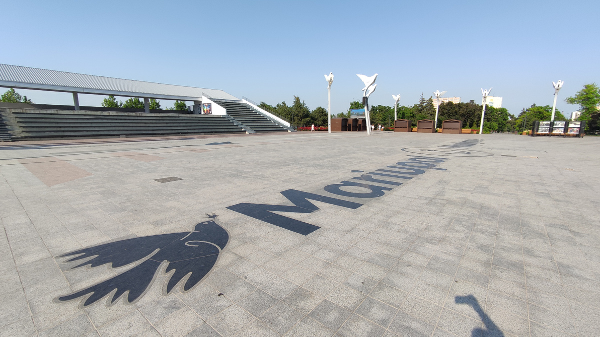 Площадь Свободы или Мира. На картах сейчас путаница... Фото - авторское право #di_vito