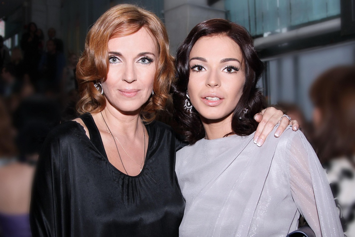     Татьяна Лютаева показала дочь и сына Агнии Дитковските у бассейна