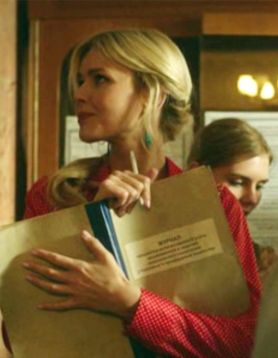 Амбарная книга с этикеткой, явно напечатанной на принтере, и явно не на матричном. Первые струйные принтеры появились в СССР в 1989 году.