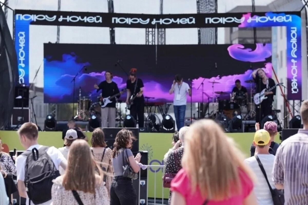    На уровне шариков-фонариков.