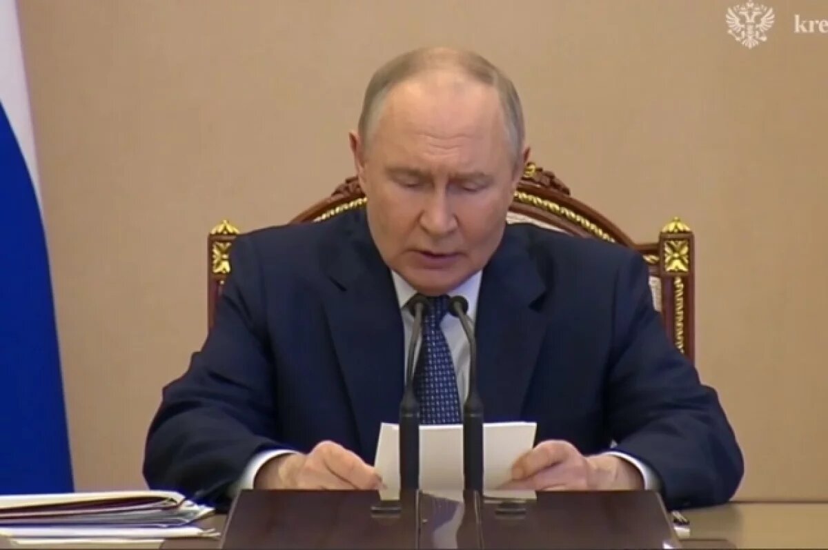    Путин поручил предусмотреть комплекс мер по модернизации авиатехники