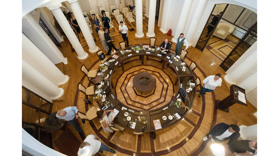 Церемония вручения премии "Твердые знаки 2025", организованной на основе исследования ИД "Коммерсантъ-Урал", в администрации Екатеринбурга.📷Фото: Марина Молдавская / Коммерсантъ