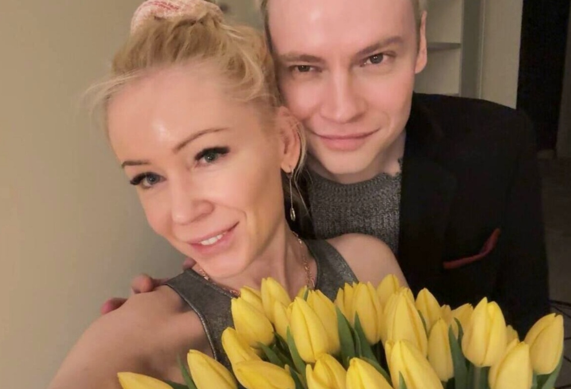 SHAMAN подарил Мизулиной желтые тюльпаны, а они, как говорится, вестники разлуки.