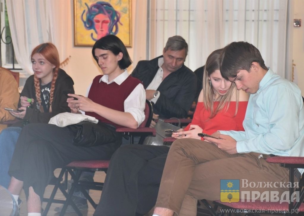     «Матушка Волга» из Чёрного моря: выпускница волжской школы блогеров создала в Сочи свой бренд одежды
