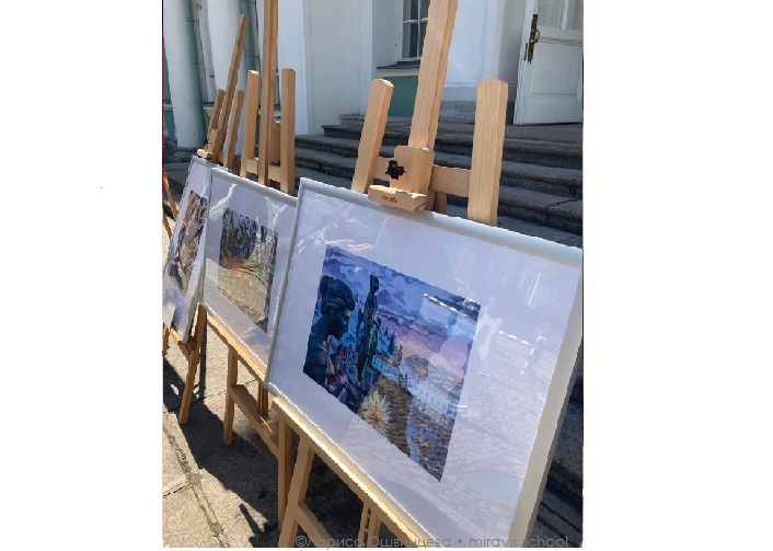 Выставка творческих работ победителей конкурса рисунков  «Кот — помощник человека» 
                                          ©Лариса Ошвинцева • miravis.school