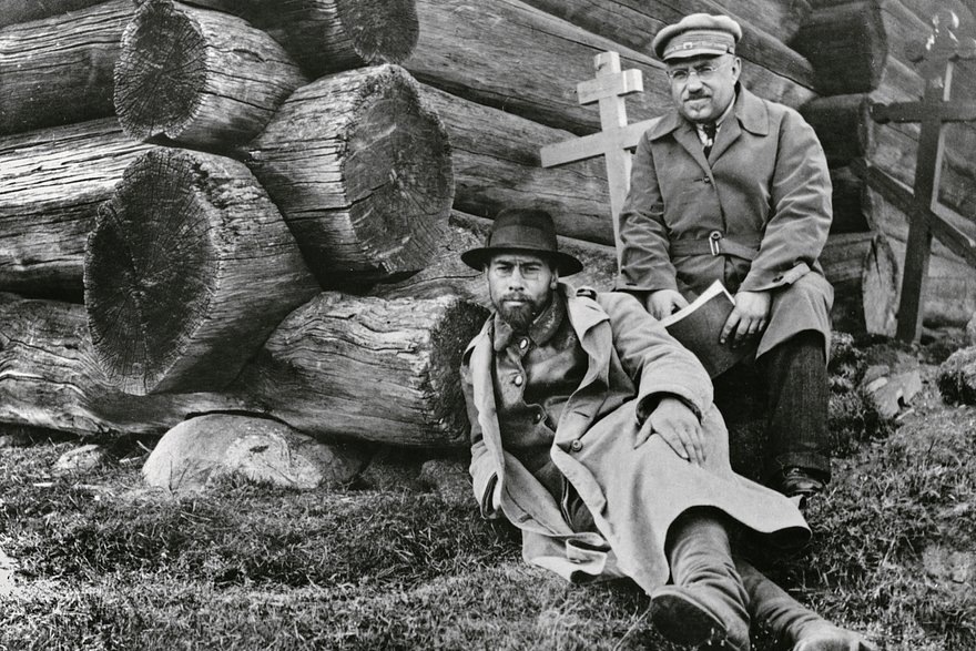    Петр Барановский (слева) и реставратор Григорий Чириков (предположительно, погиб в ГУЛАГе в 1936 году), 1920‑е годы. Фото: Музей-заповедник «Коломенское»