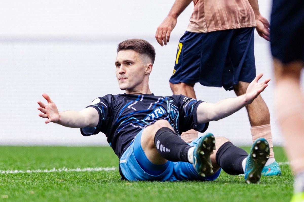    Нижегородским болельщикам остаётся только надеяться, что большой футбол нас не покинет